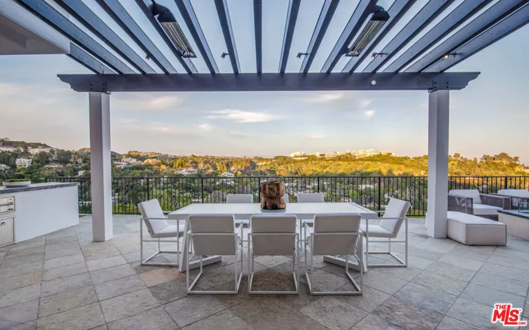 930 N Tigertail Road, Los Angeles, California 90049
