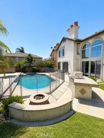 Backyard w/firepit