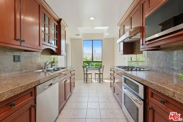 1315 Roxbury Drive 201, Los Angeles, California 90035