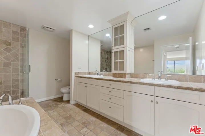 1315 Roxbury Drive 201, Los Angeles, California 90035
