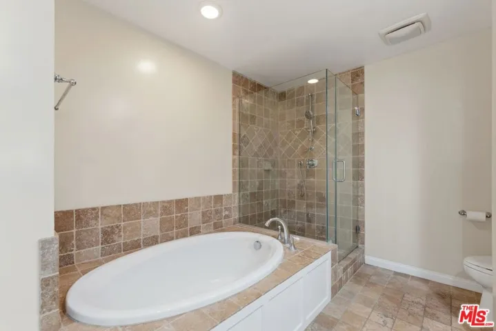 1315 Roxbury Drive 201, Los Angeles, California 90035