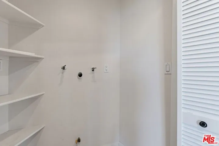 1315 Roxbury Drive 201, Los Angeles, California 90035