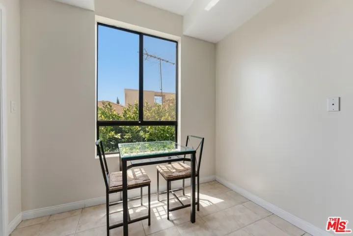 1315 Roxbury Drive 201, Los Angeles, California 90035