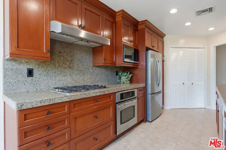 1315 Roxbury Drive 201, Los Angeles, California 90035
