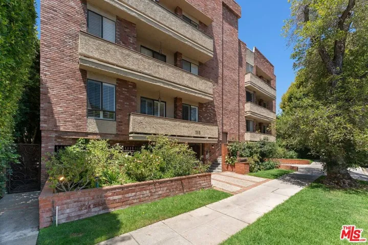 1315 Roxbury Drive 201, Los Angeles, California 90035