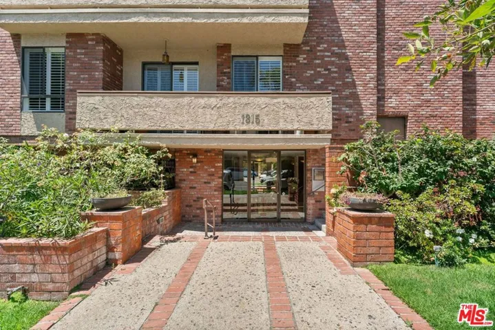 1315 Roxbury Drive 201, Los Angeles, California 90035