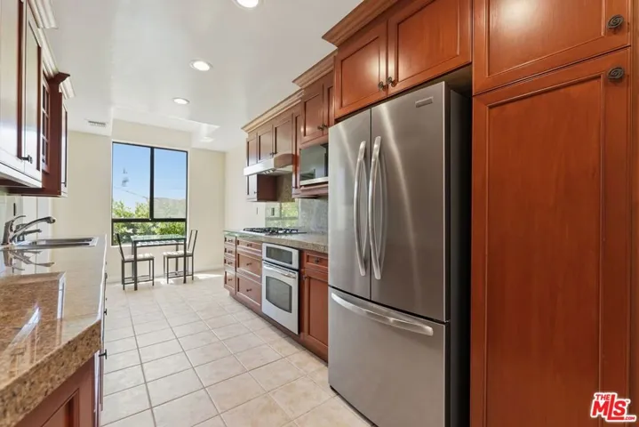 1315 Roxbury Drive 201, Los Angeles, California 90035
