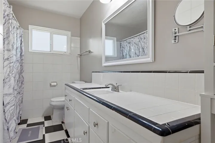 524 B Street, Bakersfield, California 93304