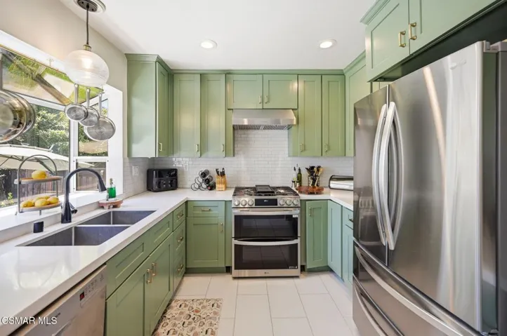 16-web-or-mls-3489_Birdsong_Ave-16
