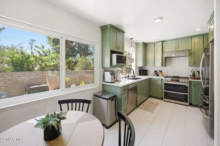15-web-or-mls-3489_Birdsong_Ave-15