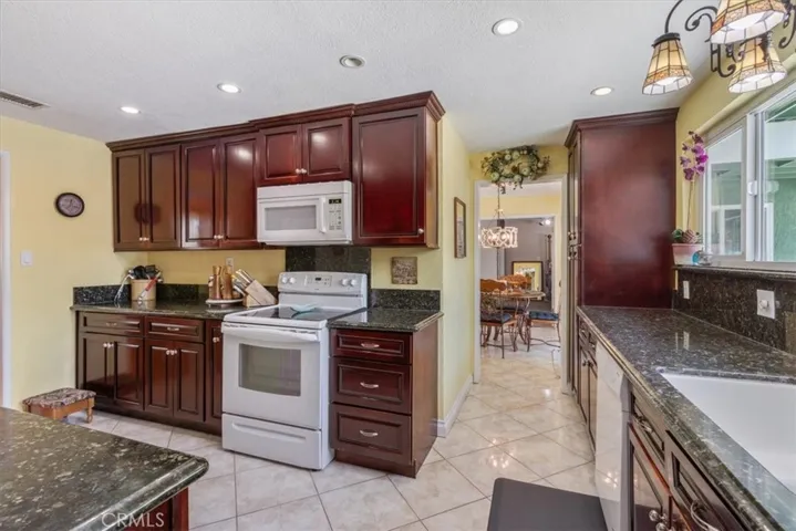 4817 Quartz Hill Rd, Quartz Hill, California 93536