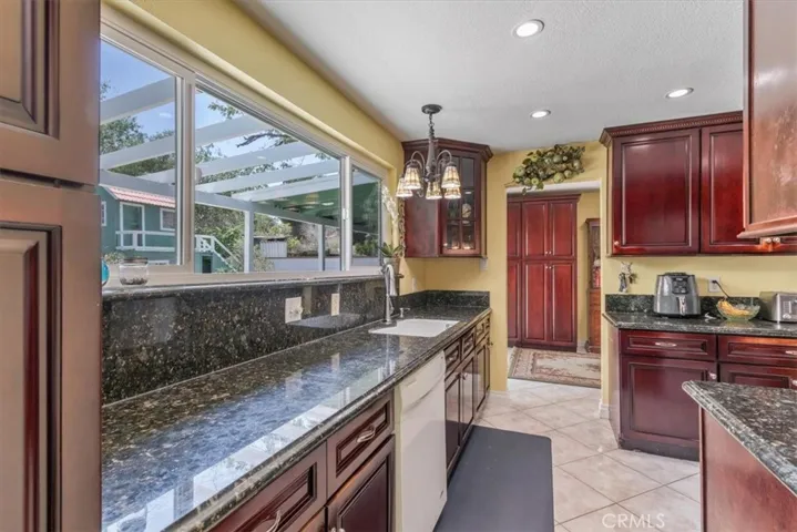 4817 Quartz Hill Rd, Quartz Hill, California 93536