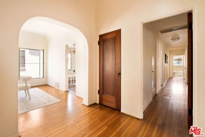 132 N Orange Drive, Los Angeles, California 90036