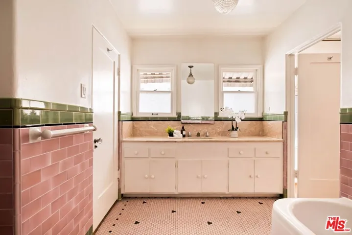 132 N Orange Drive, Los Angeles, California 90036