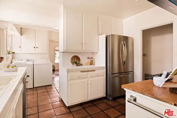132 N Orange Drive, Los Angeles, California 90036