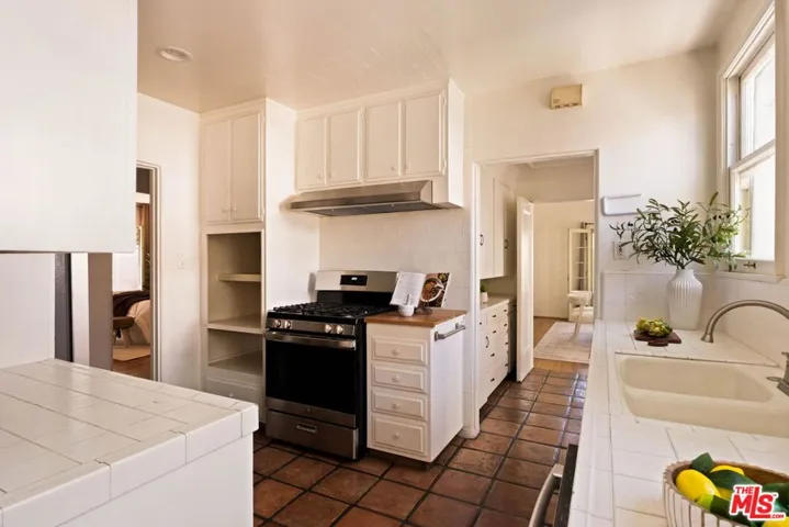 132 N Orange Drive, Los Angeles, California 90036