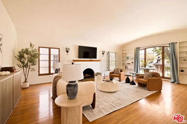 132 N Orange Drive, Los Angeles, California 90036