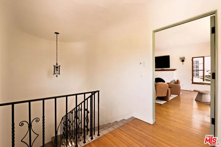 132 N Orange Drive, Los Angeles, California 90036