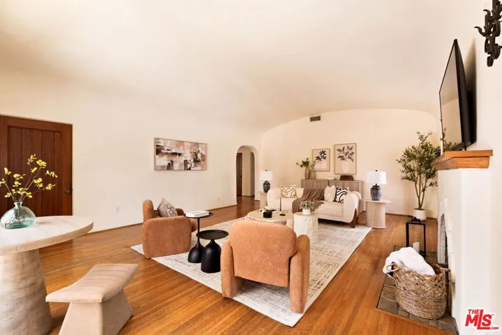 132 N Orange Drive, Los Angeles, California 90036