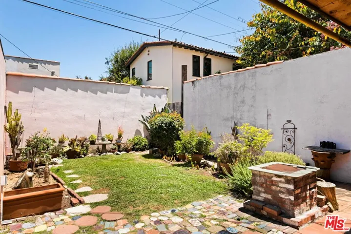 132 N Orange Drive, Los Angeles, California 90036