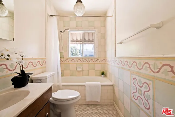 132 N Orange Drive, Los Angeles, California 90036