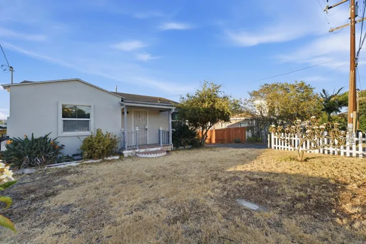 7620 Saranac Avenue, La Mesa, California 91942