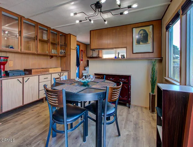 Dining w built-ins
