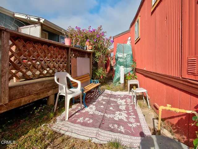 Sitting area on south side