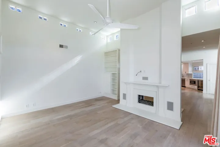 3019 3rd Street 404, Santa Monica, California 90405