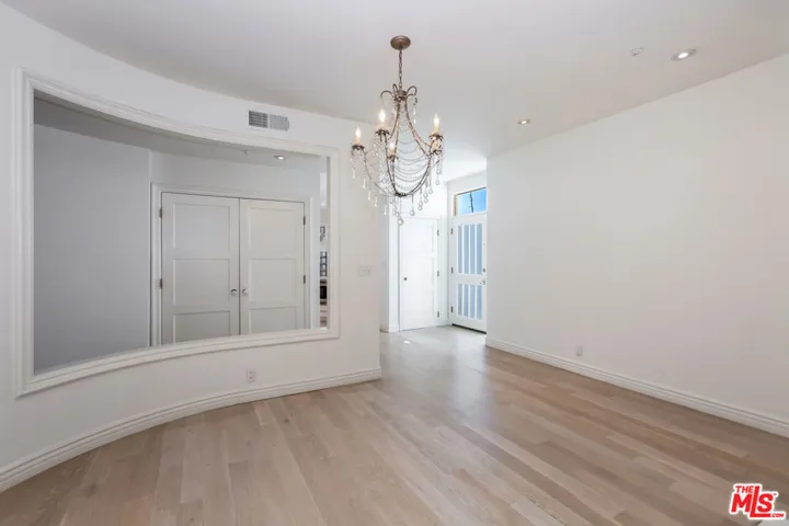 3019 3rd Street 404, Santa Monica, California 90405