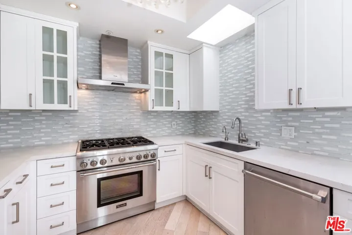 3019 3rd Street 404, Santa Monica, California 90405