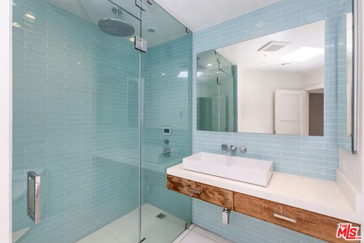 3019 3rd Street 404, Santa Monica, California 90405