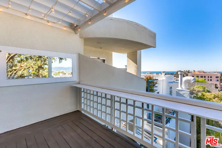 3019 3rd Street 404, Santa Monica, California 90405