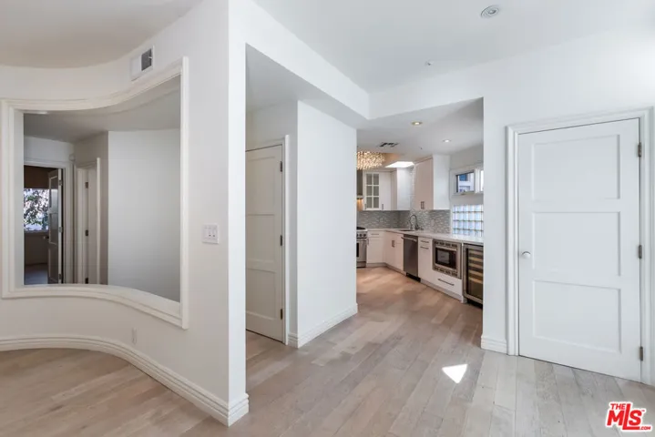 3019 3rd Street 404, Santa Monica, California 90405