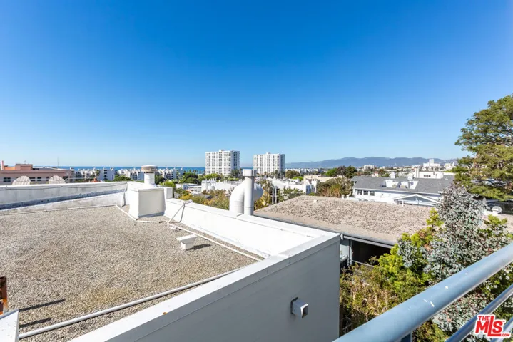 3019 3rd Street 404, Santa Monica, California 90405