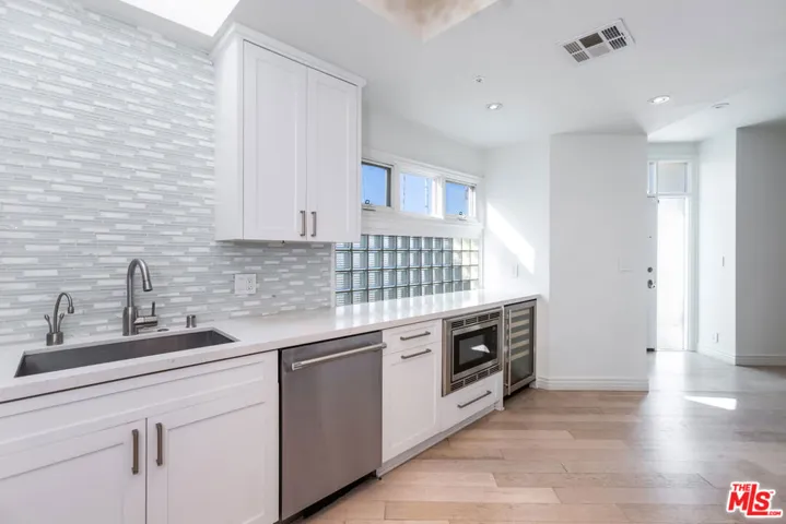 3019 3rd Street 404, Santa Monica, California 90405