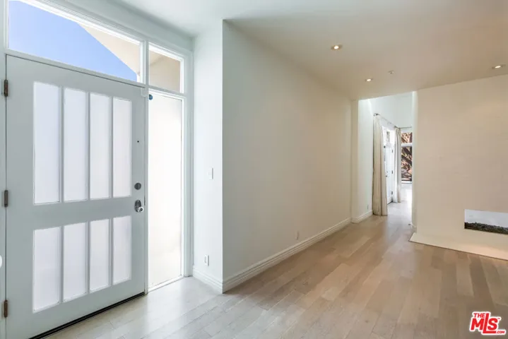 3019 3rd Street 404, Santa Monica, California 90405