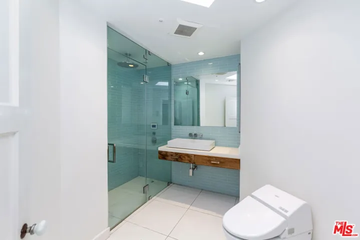 3019 3rd Street 404, Santa Monica, California 90405