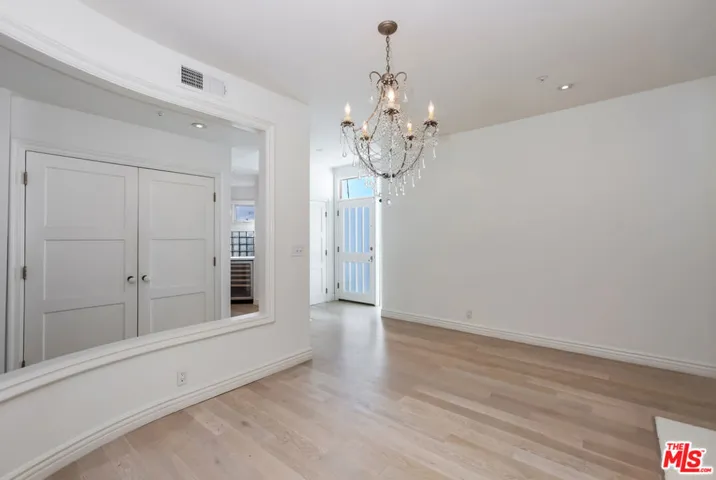 3019 3rd Street 404, Santa Monica, California 90405