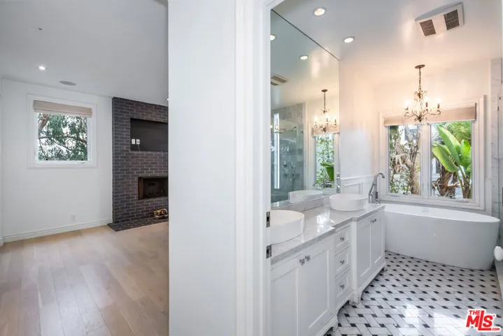 3019 3rd Street 404, Santa Monica, California 90405