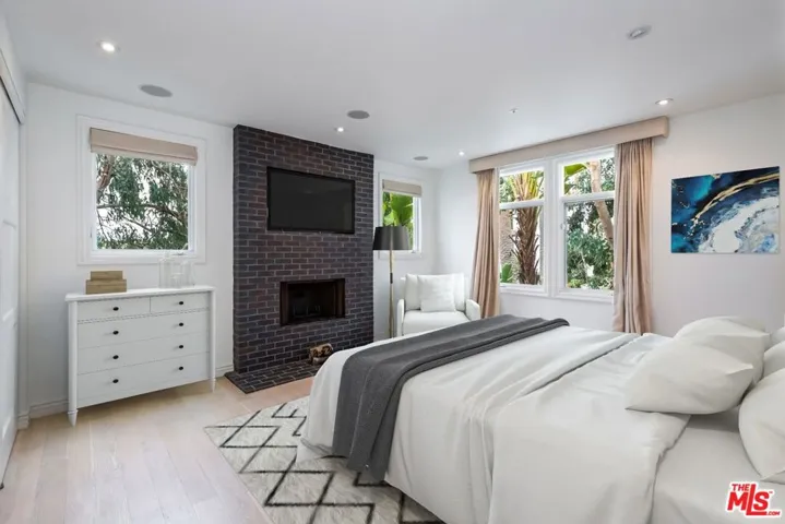 3019 3rd Street 404, Santa Monica, California 90405