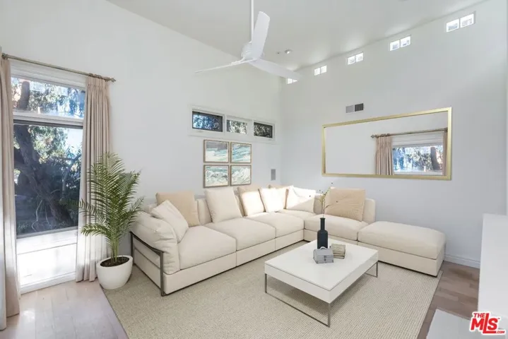 3019 3rd Street 404, Santa Monica, California 90405