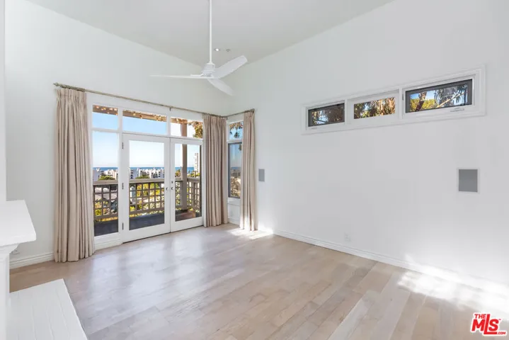 3019 3rd Street 404, Santa Monica, California 90405