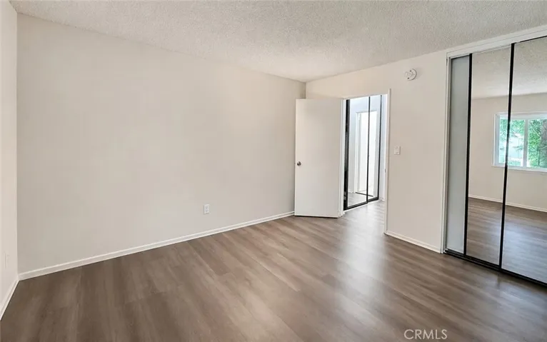 18307 Burbank, Tarzana, California 91356