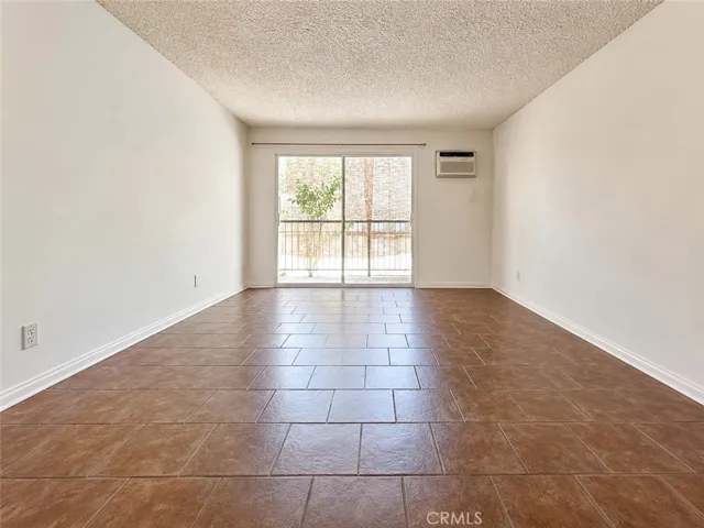 18307 Burbank, Tarzana, California 91356