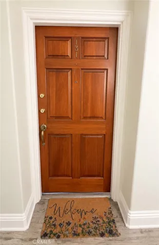 18307 Burbank, Tarzana, California 91356