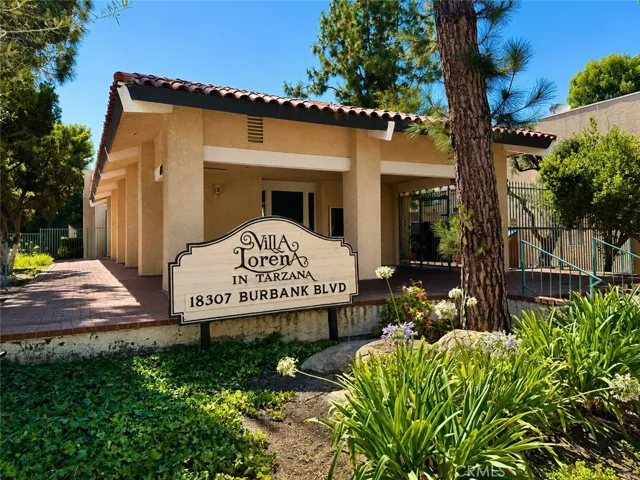 18307 Burbank, Tarzana, California 91356