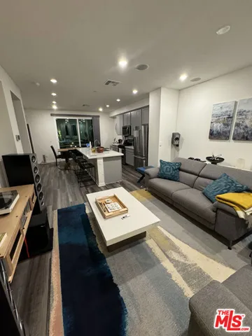 8408 N Fresco Way, Northridge, California 91325