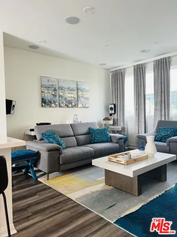 8408 N Fresco Way, Northridge, California 91325