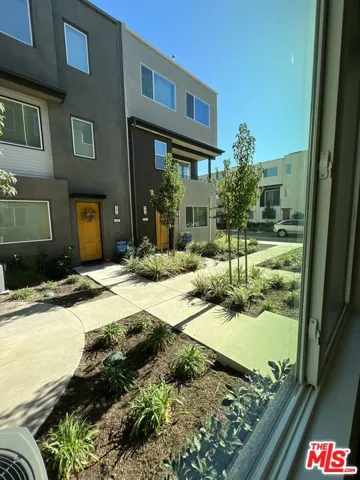 8408 N Fresco Way, Northridge, California 91325